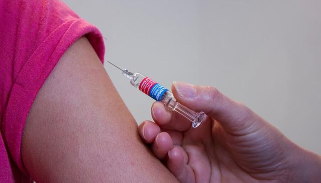 vaccinare è uno dei traguardi dell'obiettivo 3 di Agenda 2030, dedicato a salute e benessere