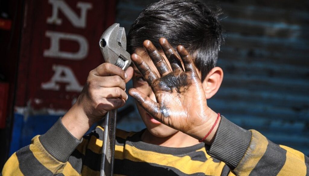 Bambino lavoratore. Pace, giustizia e istituzioni forti sono l'Obiettivo 16 di Agenda 2030