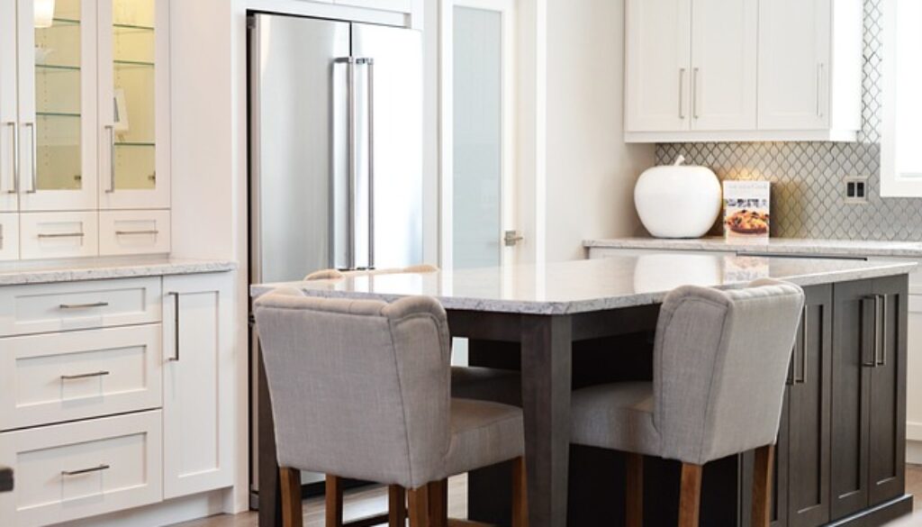 cucina bianca e grigia