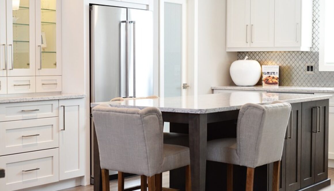 cucina bianca e grigia