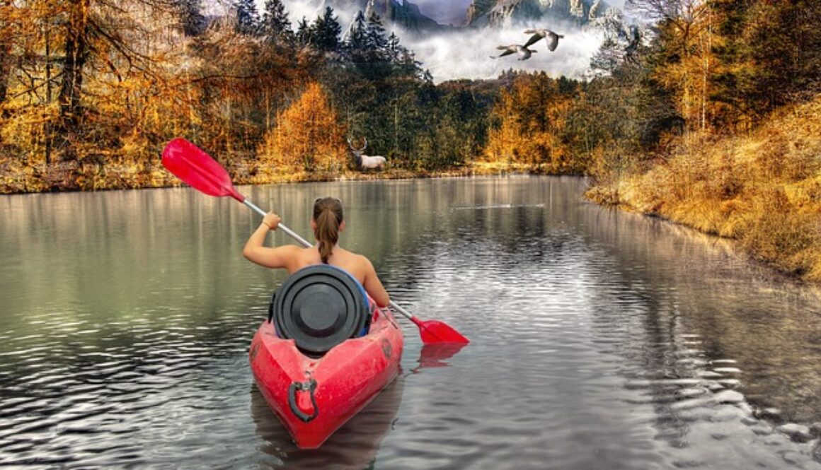 ragazza in canoa su un fiume
