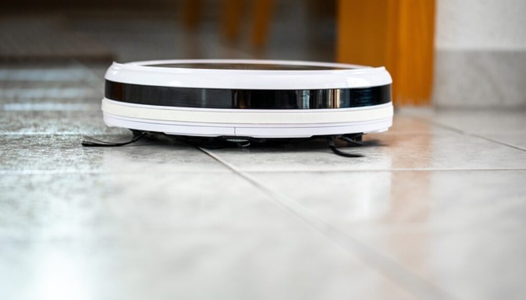 https://pixabay.com/it/photos/aspirapolvere-robot-domestico-4827253/