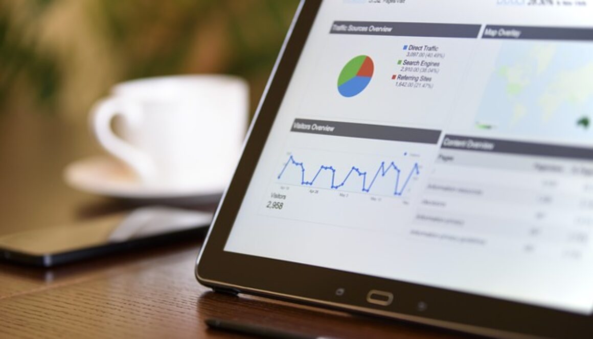 tablet con grafici di vendita