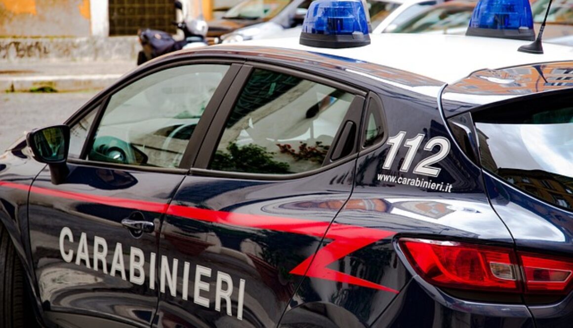 auto dei carabinieri. Diventare carabiniere richiede di superare un concorso pubblico