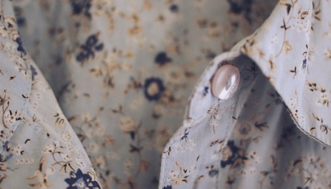 collo di camicetta a fiori