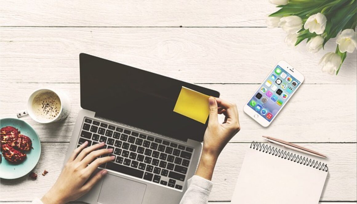 computer e smartphone per lavorare