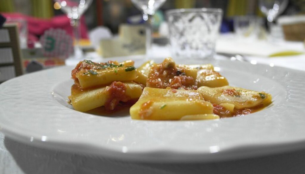 piatto di pasta al ristorante