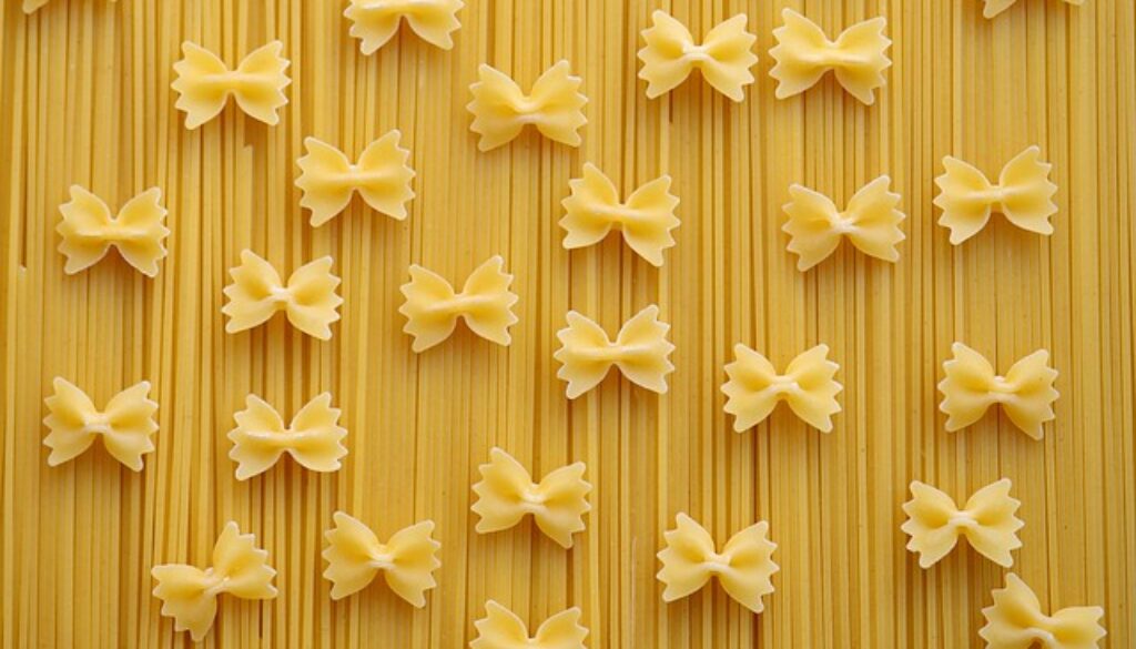pasta farfalle su spaghetti