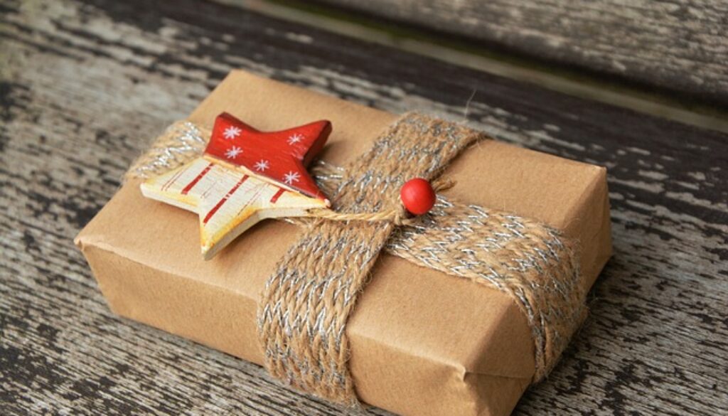 pacchetto regalo natalizio