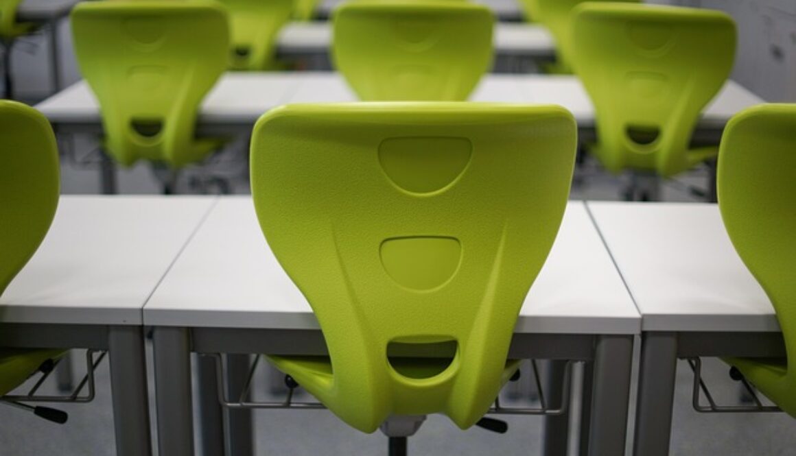 aula con sedie verdi