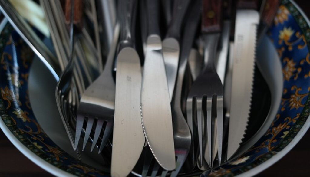 posate. corso gratuito per addetto alla cucina a Brescia