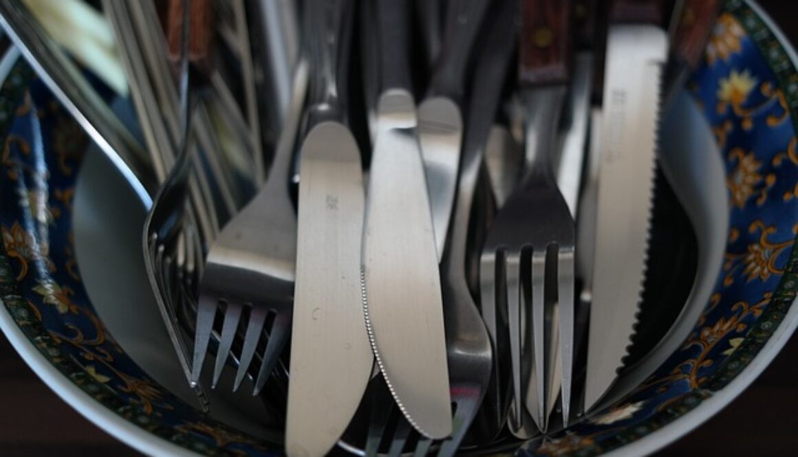 posate. corso gratuito per addetto alla cucina a Brescia