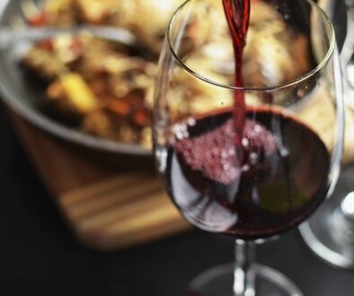 vino rosso e cibo. Corso gratuito di preparazione piatti e servizio bar