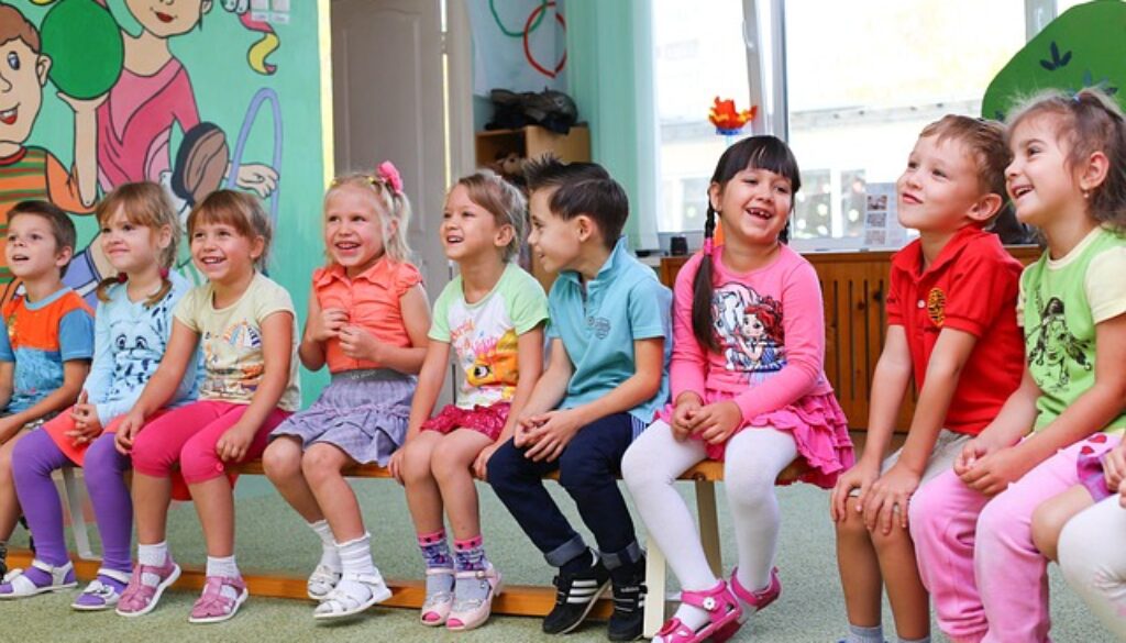 bambini che giocano.. In estate puoi lavorare nei centri di vacanza