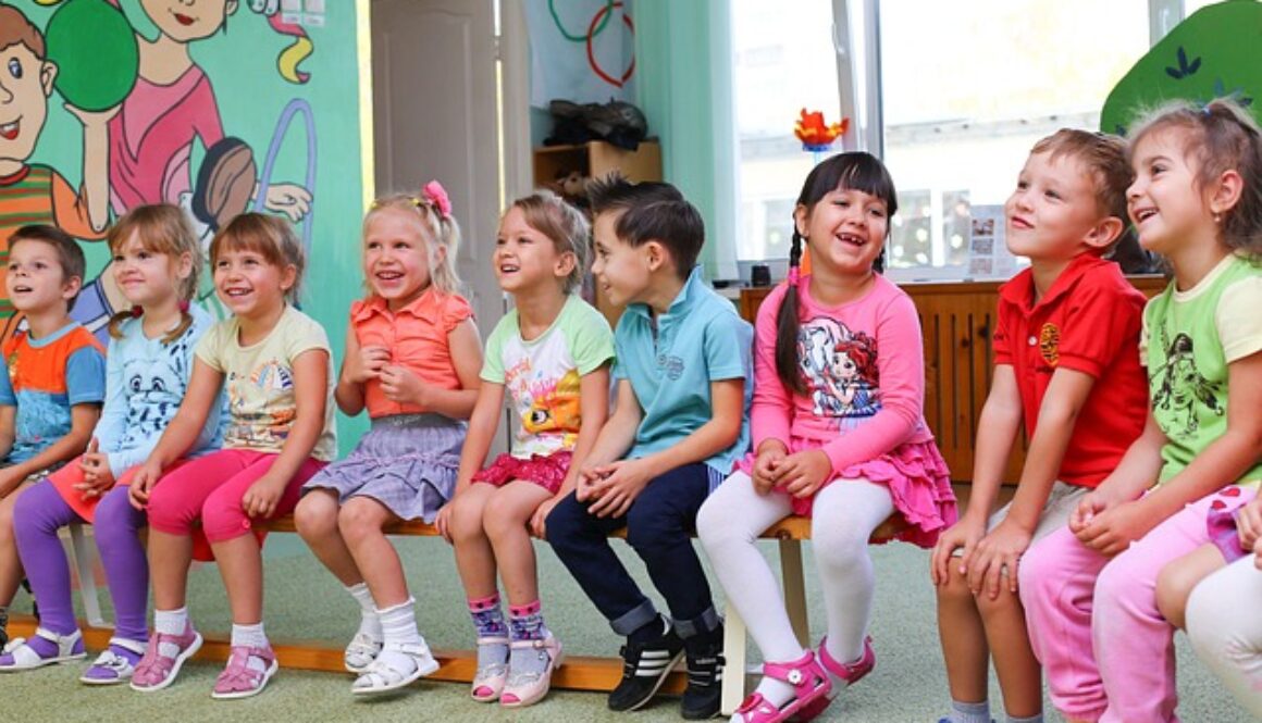 bambini che giocano.. In estate puoi lavorare nei centri di vacanza