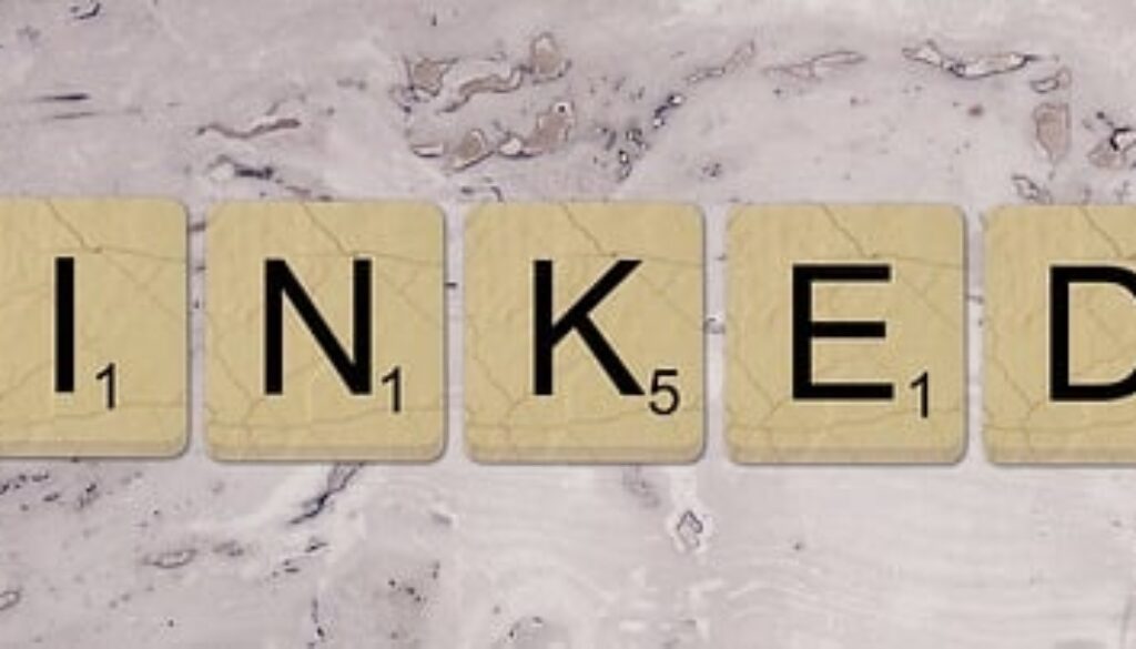 grafica che rappresenta domino con la scritta LinkedIn