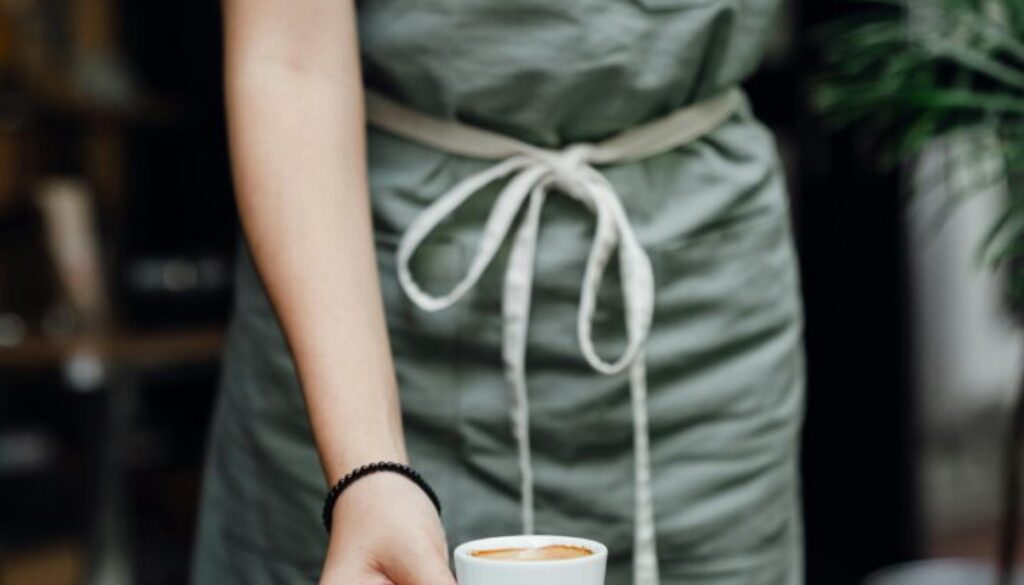 cameriera. Scopri come lavorare nella ristorazione