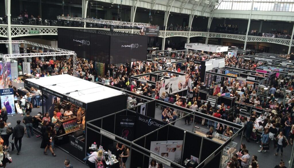 fiera commerciale. Come diventare hostess e steward