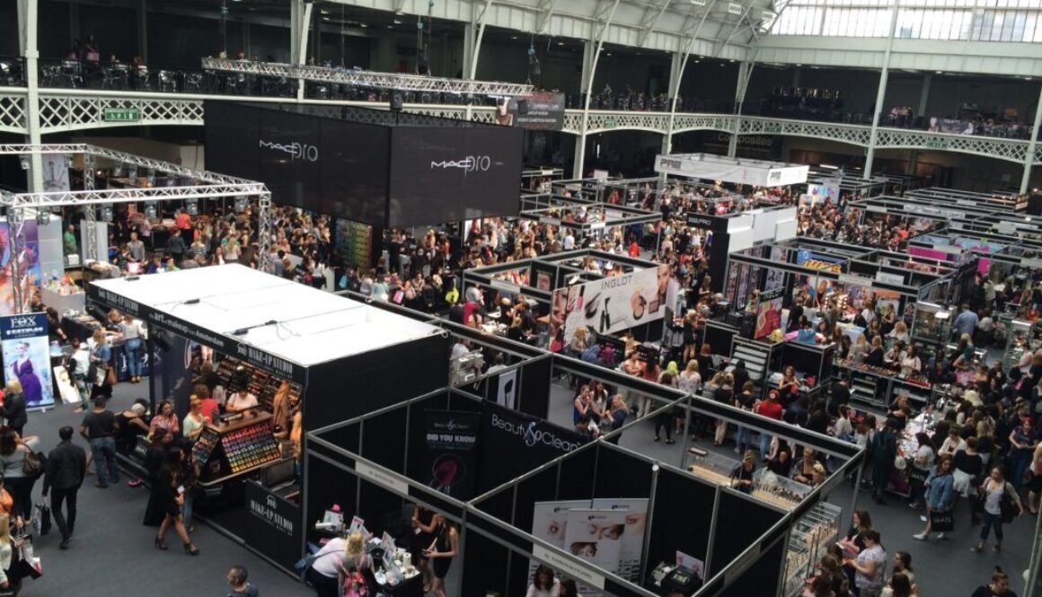 fiera commerciale. Come diventare hostess e steward