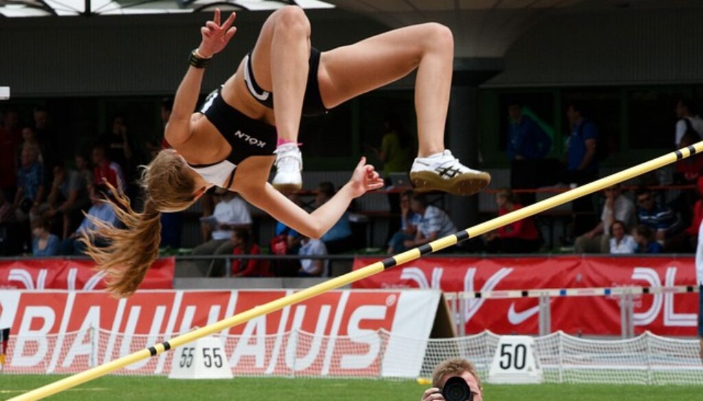 atleta di salto in alto. Concorso Pagine di sport