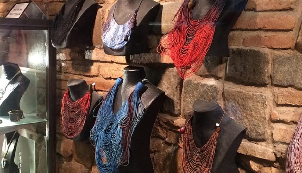 negozio di bigiotteria. Partecipa al CUP brescia 2025