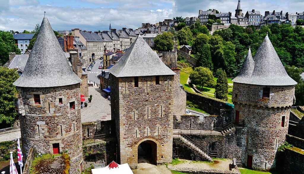 Castello di Fougères. Vivi un'esperienza di volontariato in Francia