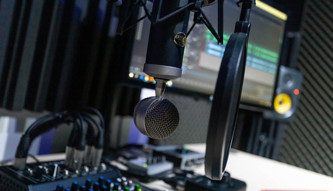 interno di studio radiofonico. Un tirocinio in Francia in una radio